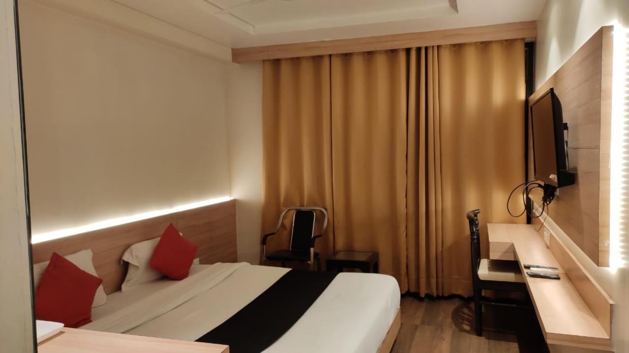 Hotel Poseidon Inn ลัคเนา ภายนอก รูปภาพ